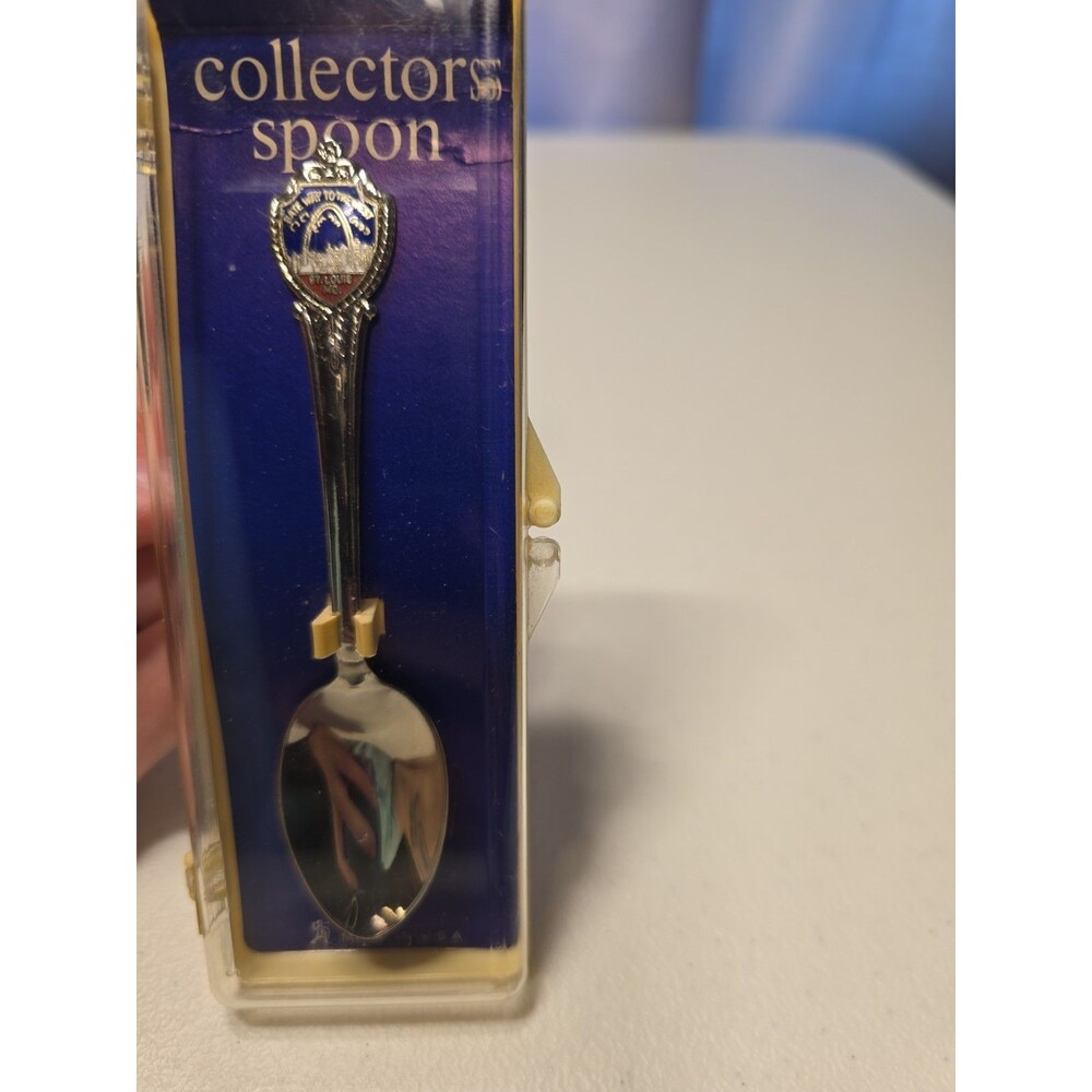 Commemorative Vintage 1980s Silver Spoon - St. Louis Arch with Case